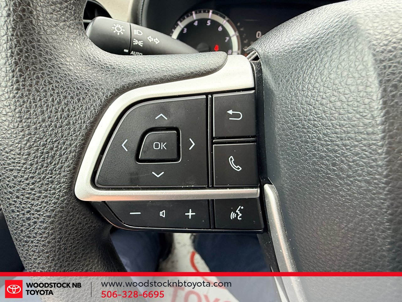 Toyota Highlander LE AWD 2023-29