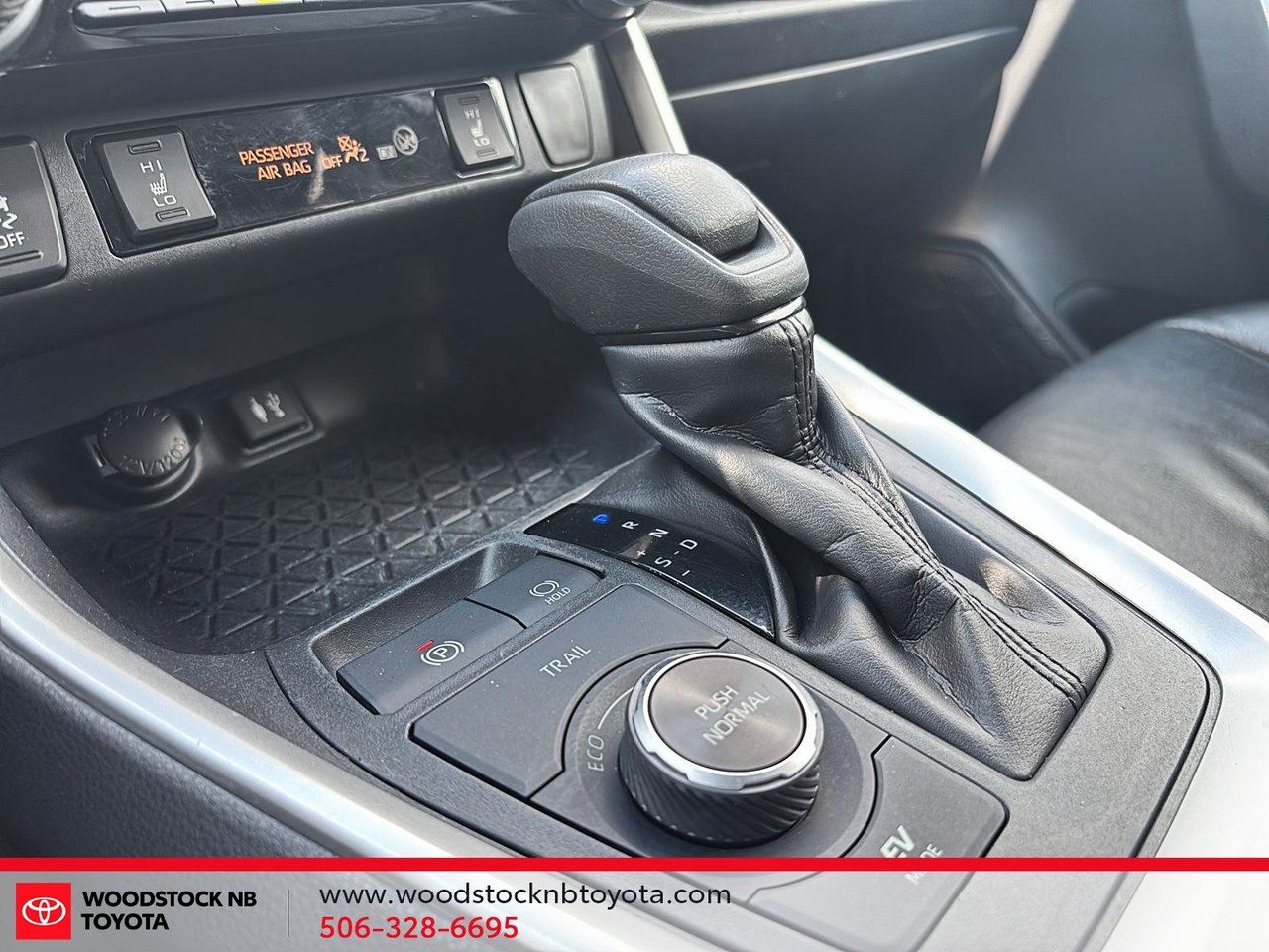 2019 Toyota RAV4 Hybrid XLE-23