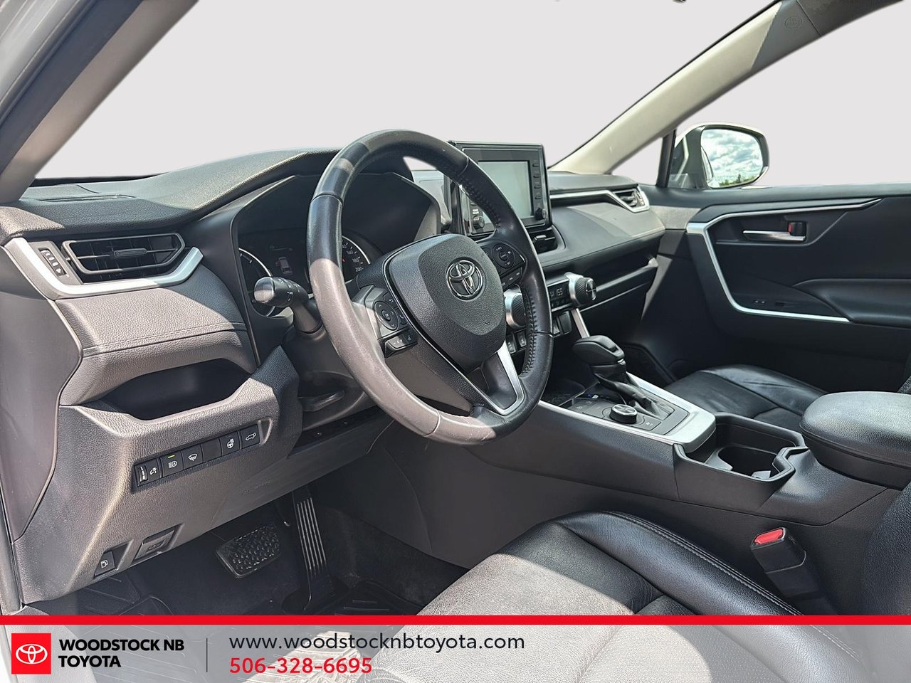 2019 Toyota RAV4 Hybrid XLE-11