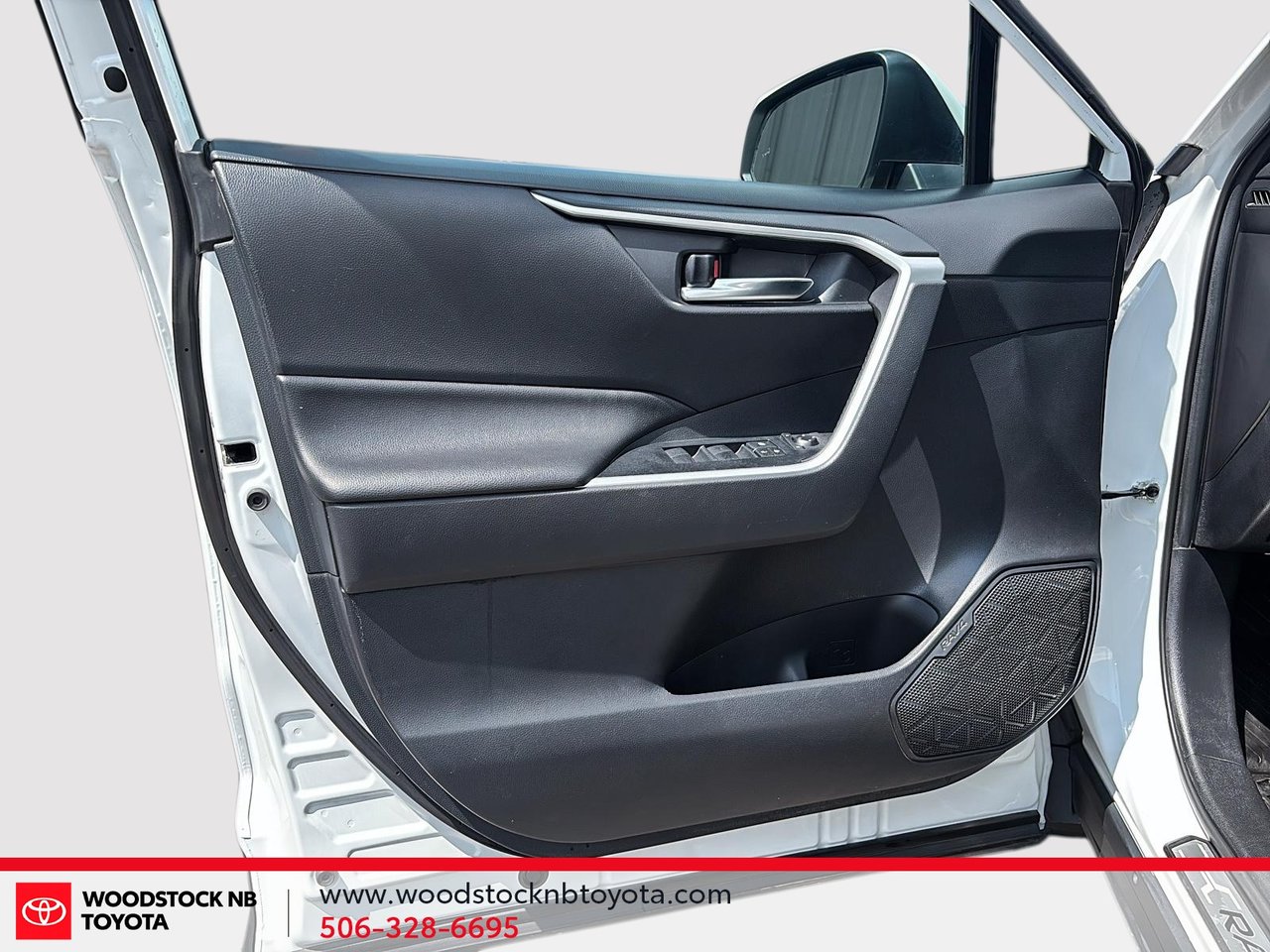 2019 Toyota RAV4 Hybrid XLE-12