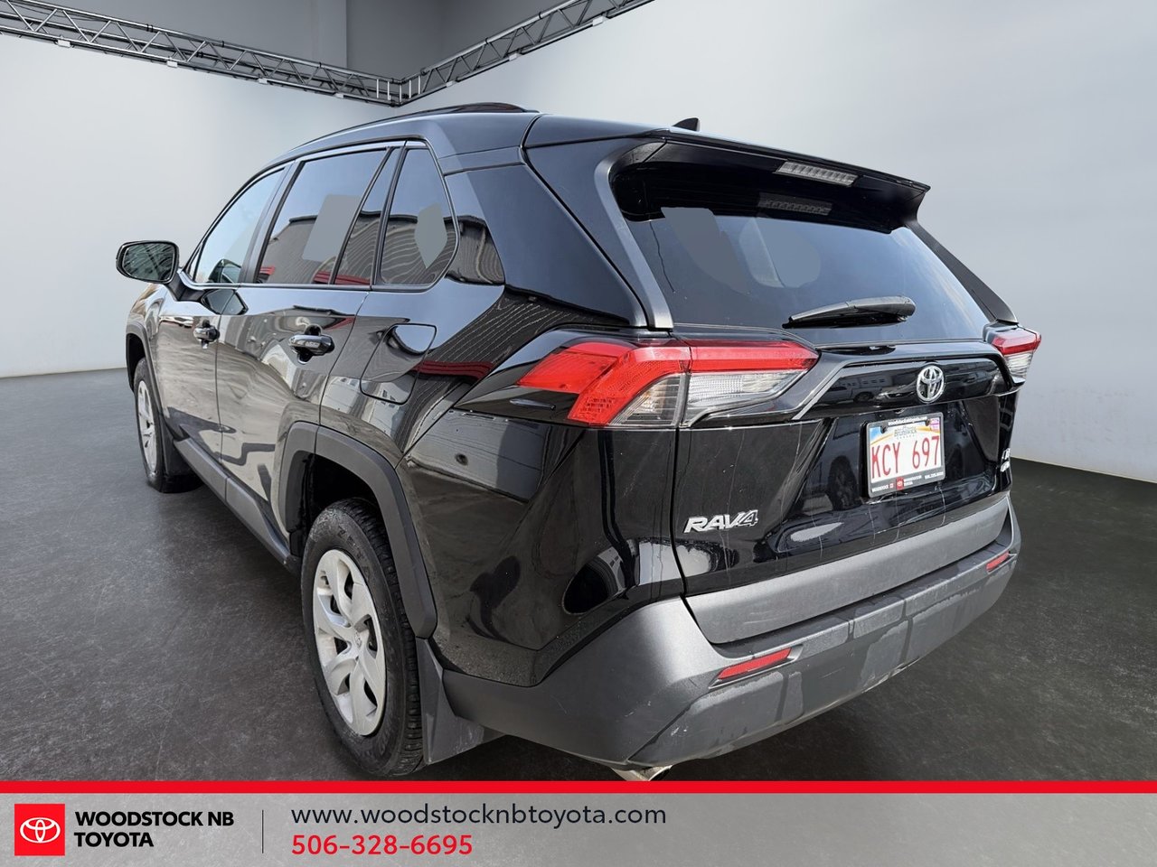 Toyota RAV4 LE 2021-5