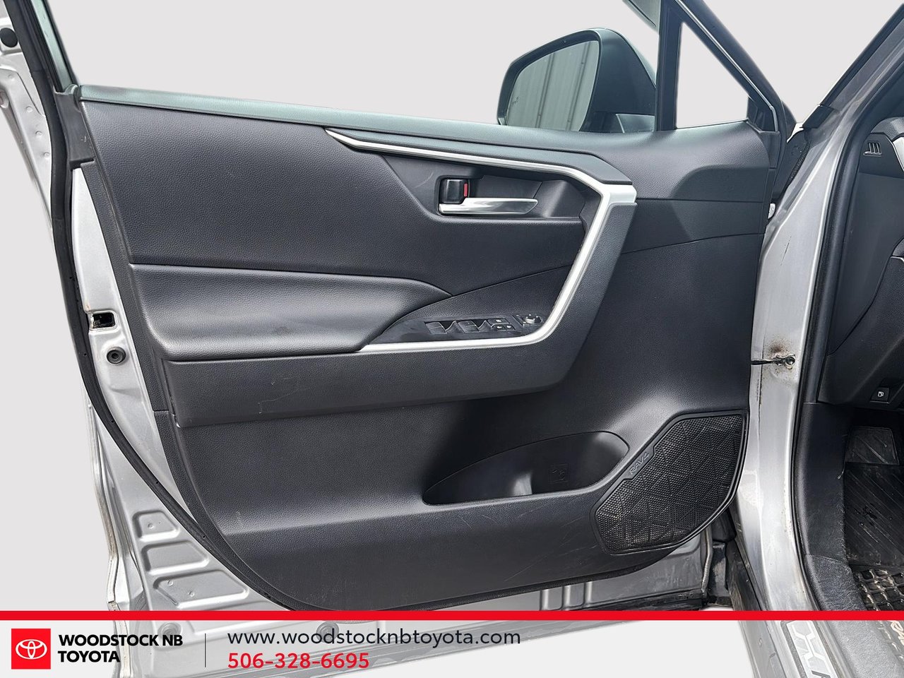 2021 Toyota RAV4 Hybrid XLE-12