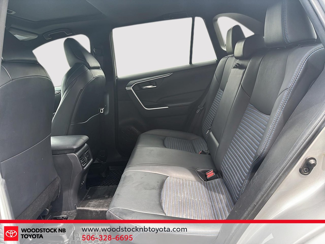 2021 Toyota RAV4 Hybrid XLE-10