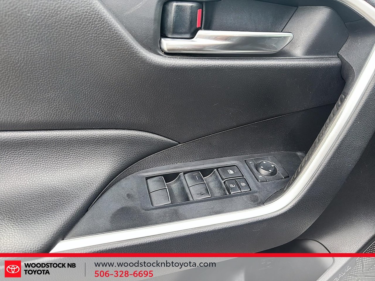 2021 Toyota RAV4 Hybrid XLE-13