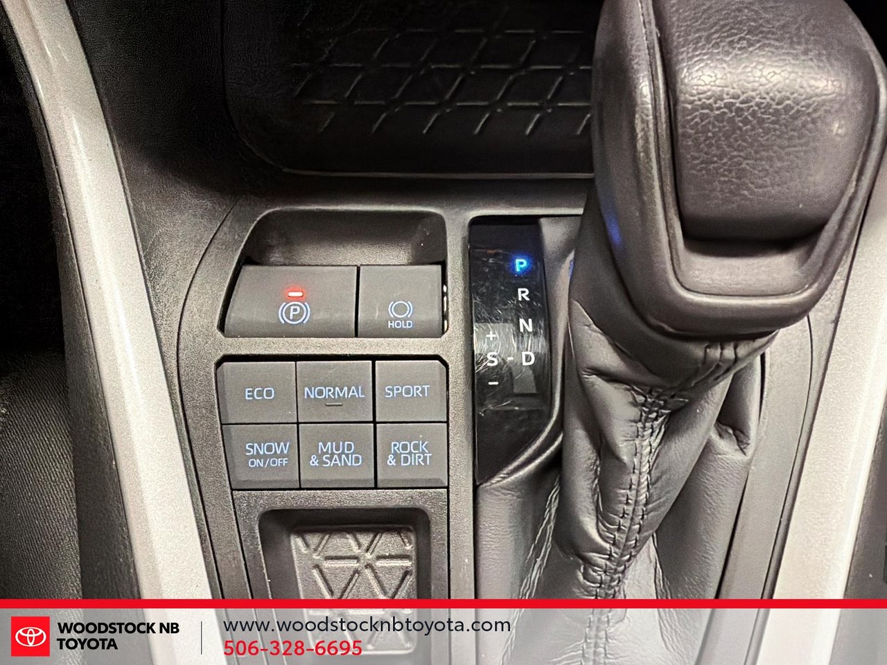 2021 Toyota RAV4 LE-24