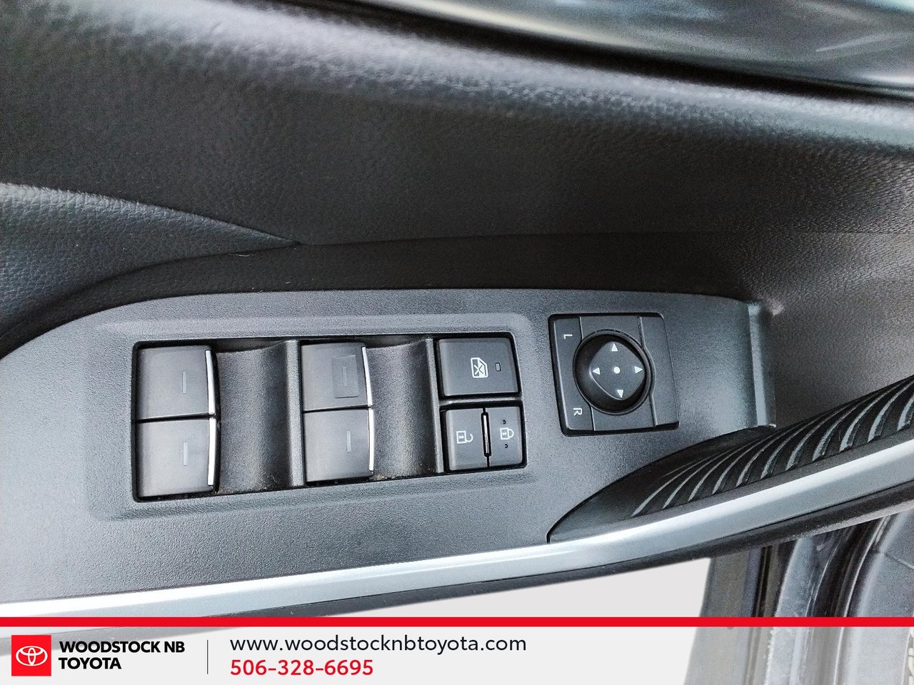 2022 Toyota RAV4 Hybrid SE-12