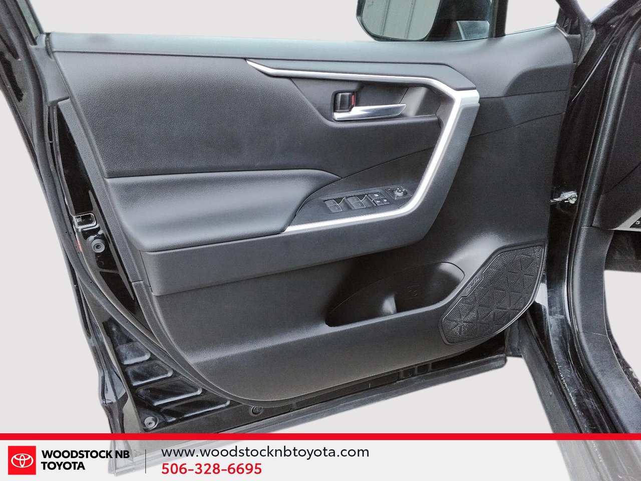 2022 Toyota RAV4 Hybrid SE-11