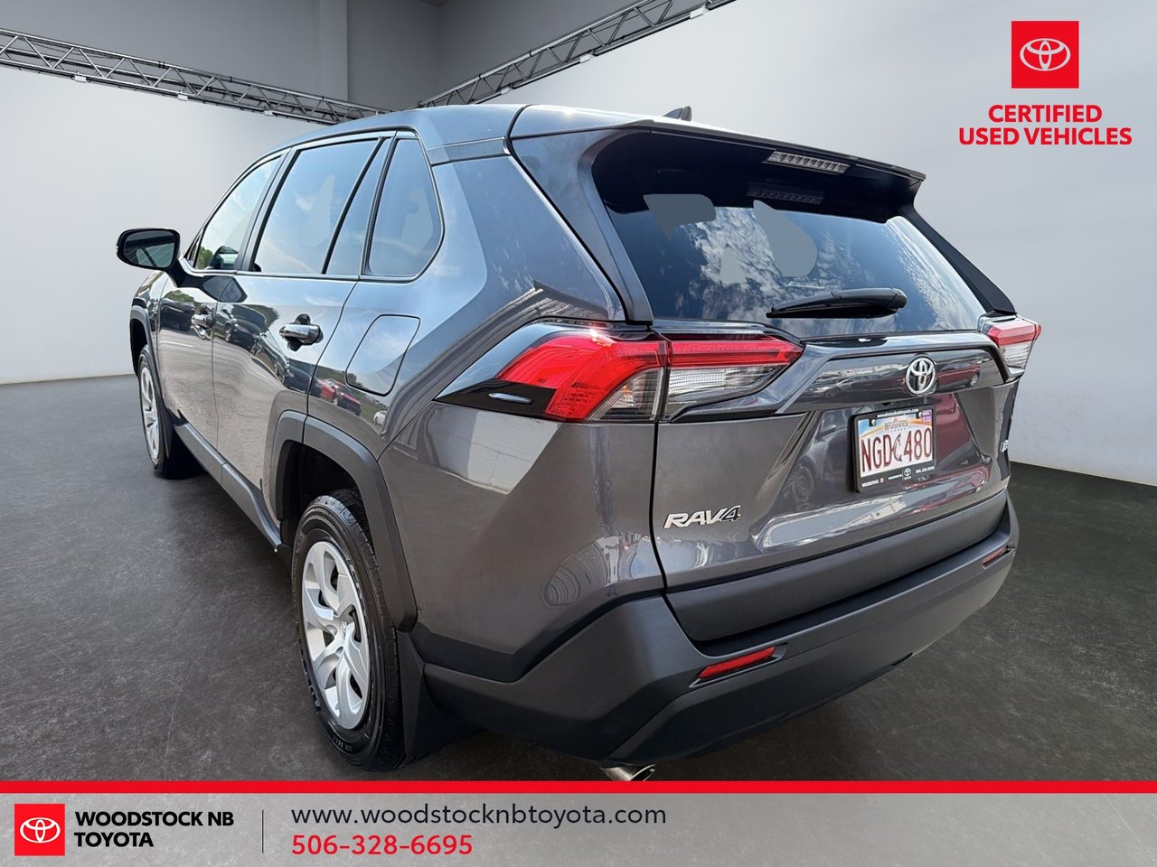 Toyota RAV4 LE 2022-6