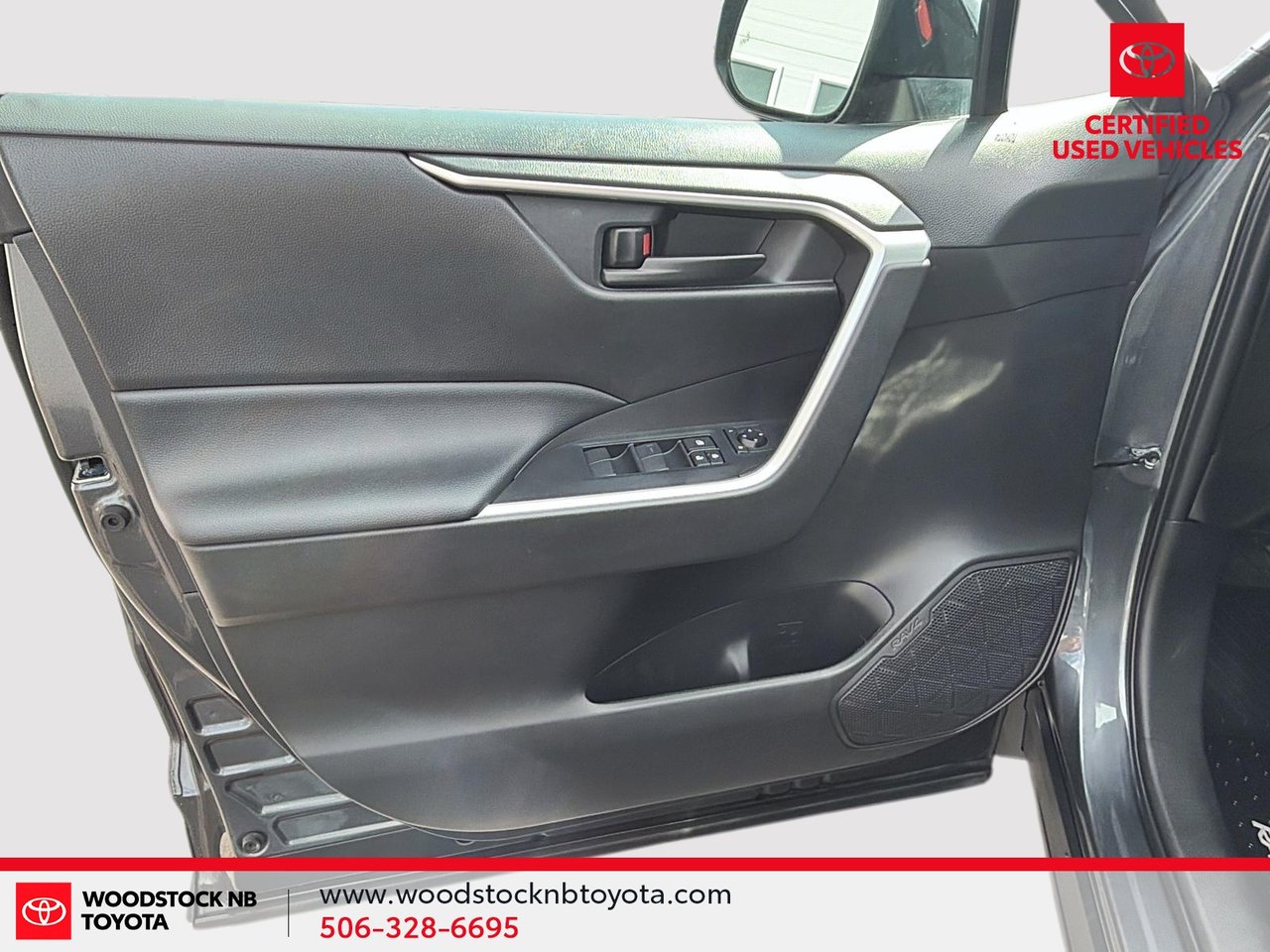 Toyota RAV4 LE 2022-16