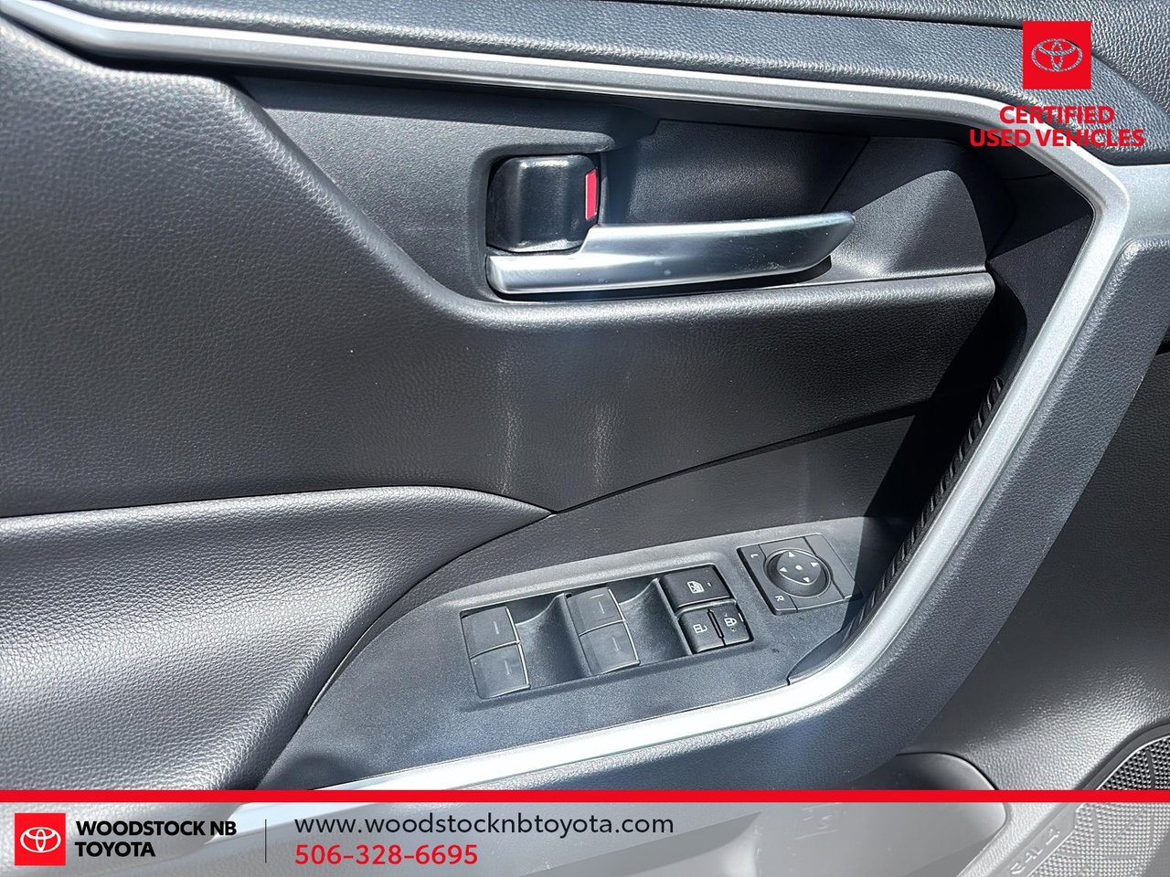 2024 Toyota RAV4 Hybrid XLE-13