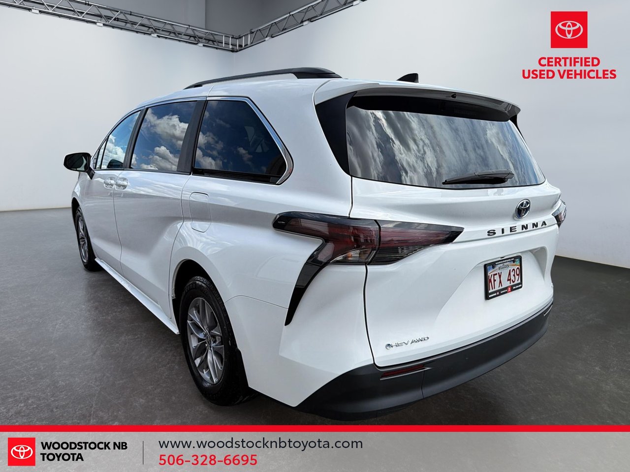 2025 Toyota Sienna LE-8