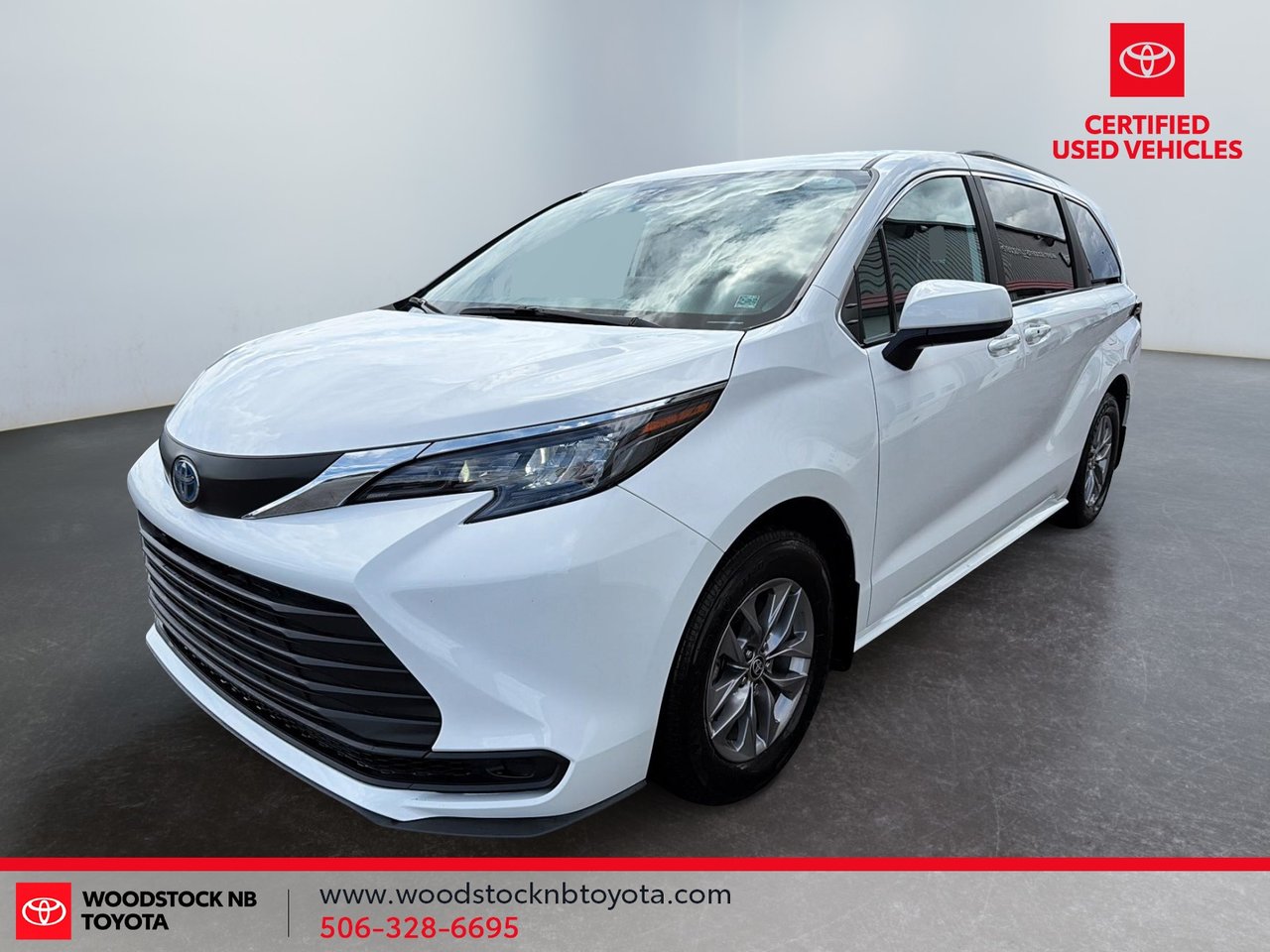 2025 Toyota Sienna LE-1