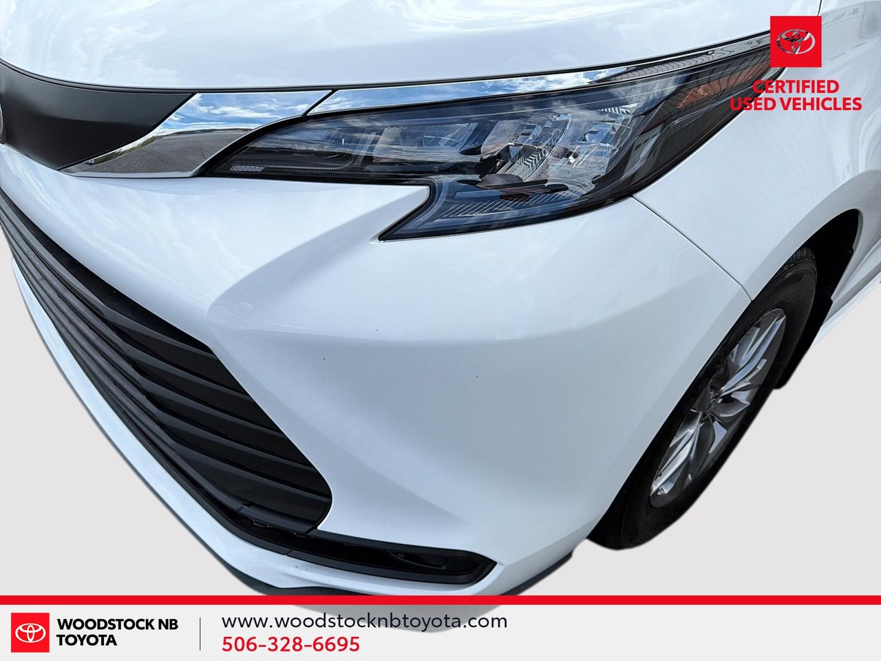 2025 Toyota Sienna LE-4
