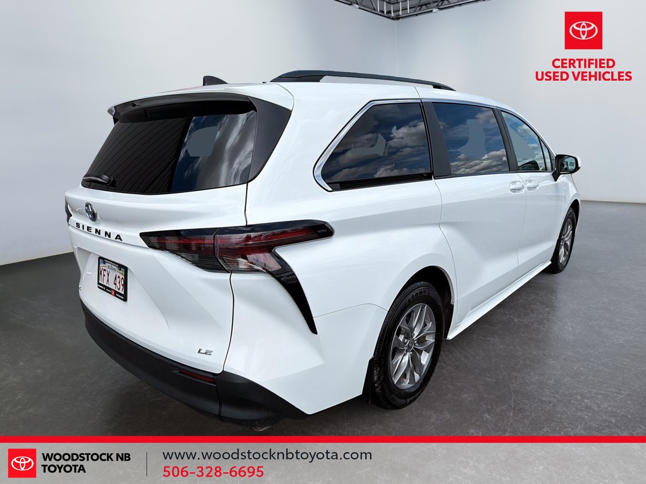 2025 Toyota Sienna LE-9