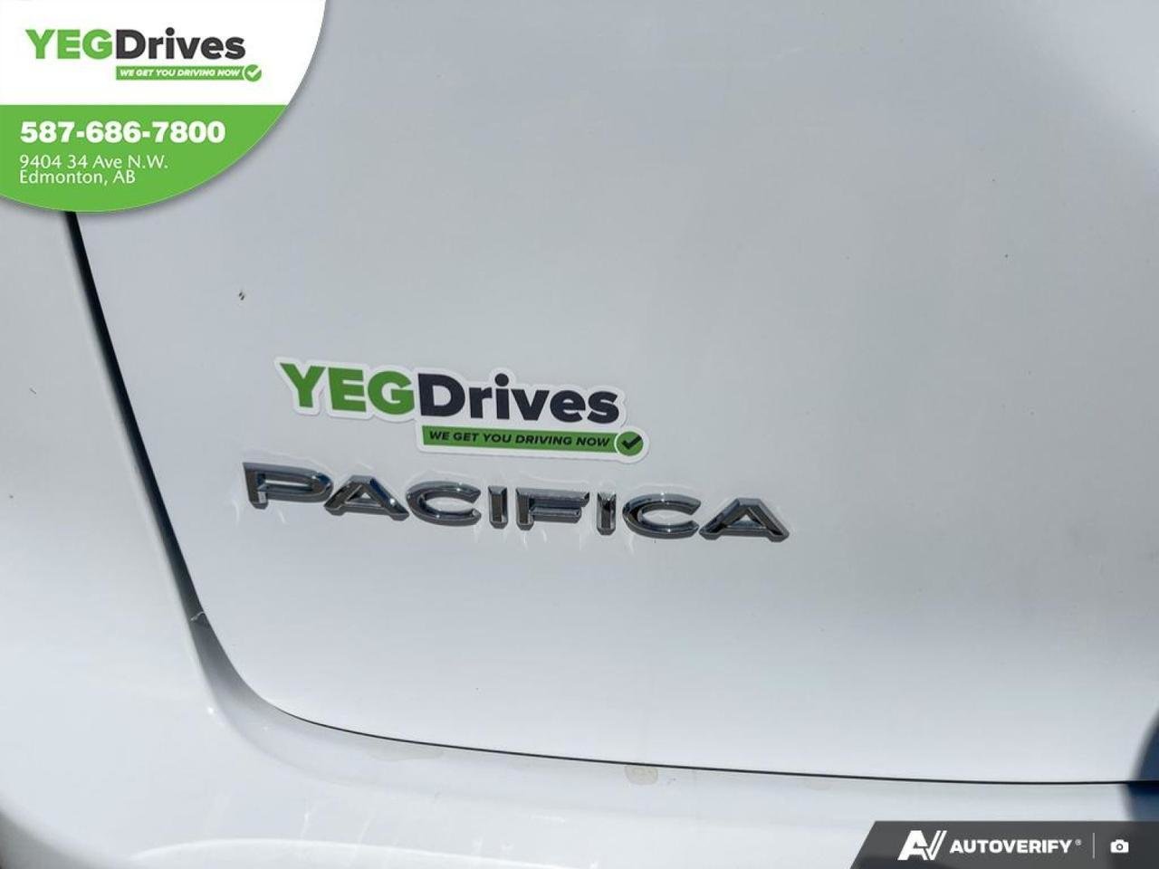 2024 Chrysler Pacifica Touring-L-8