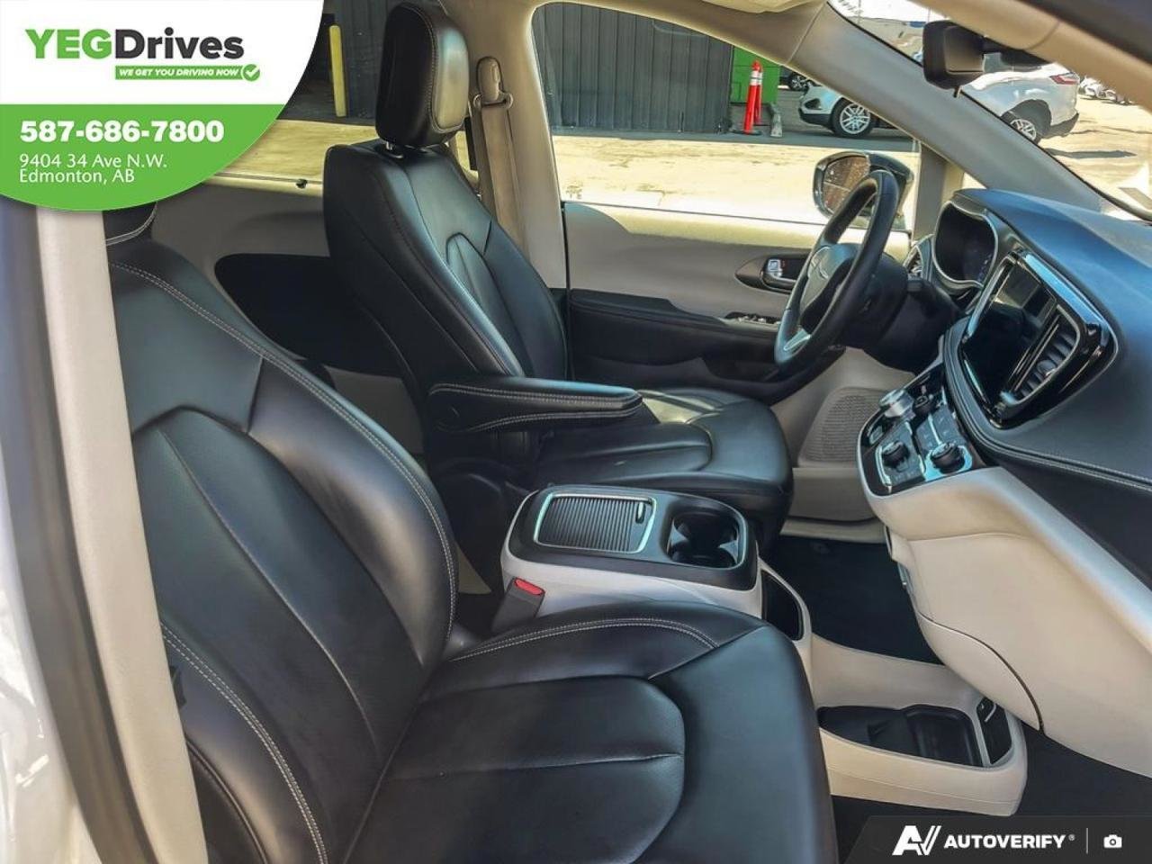 2024 Chrysler Pacifica Touring-L-21