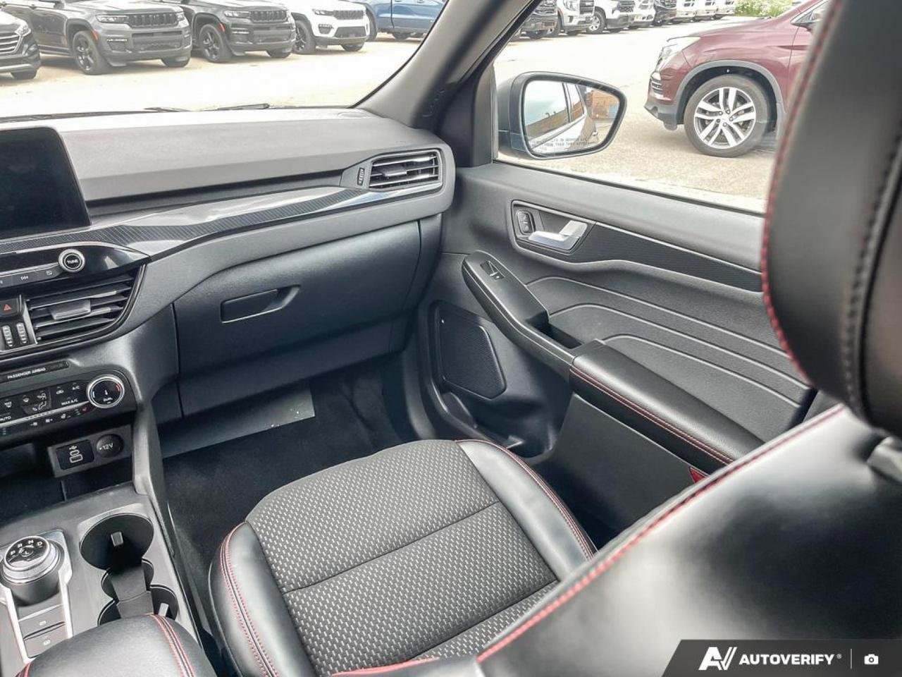 2024 Ford ESCAPE ST-LINE-24