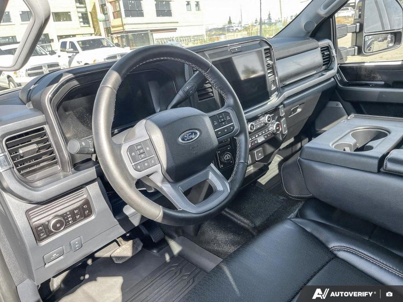 2025 Ford Super Duty F-350 SRW LARIAT-12
