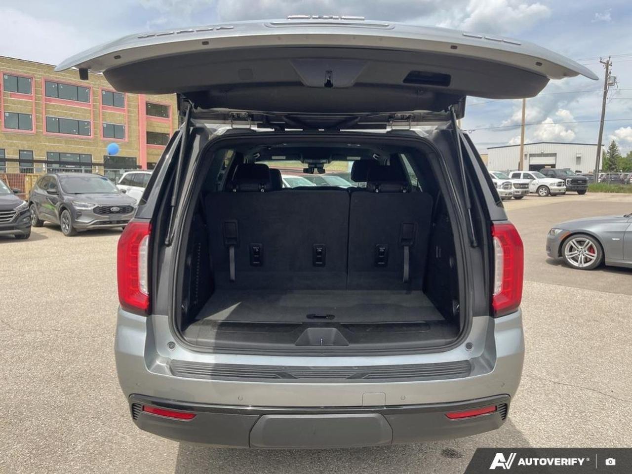 2024 GMC Yukon SLE-11