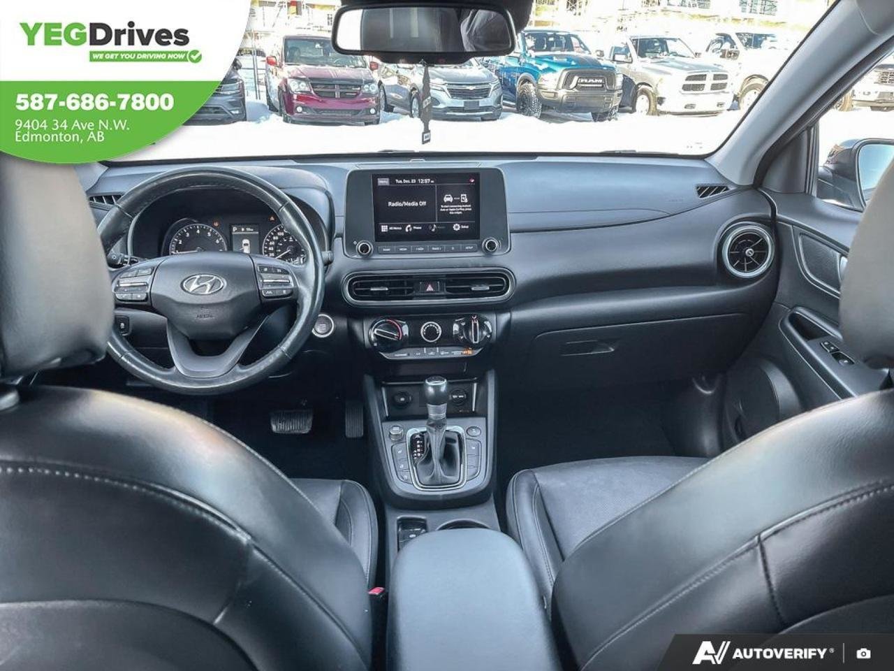 2022 Hyundai Kona Preferred Sun & Leather-23