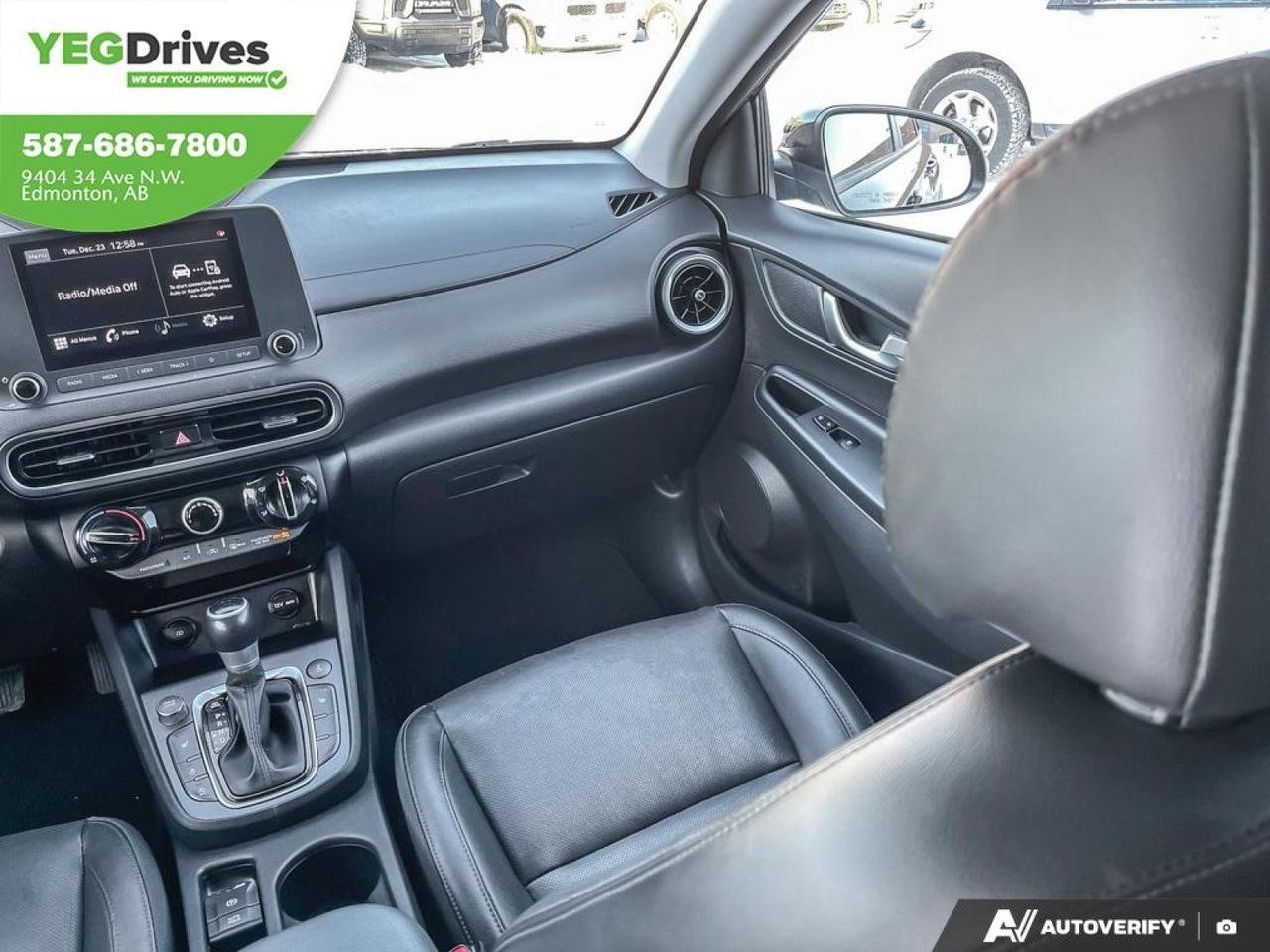 2022 Hyundai Kona Preferred Sun & Leather-24