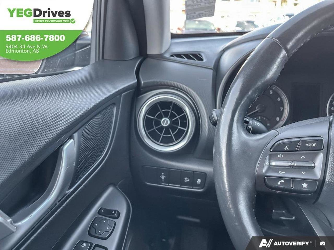 2022 Hyundai Kona Preferred Sun & Leather-16