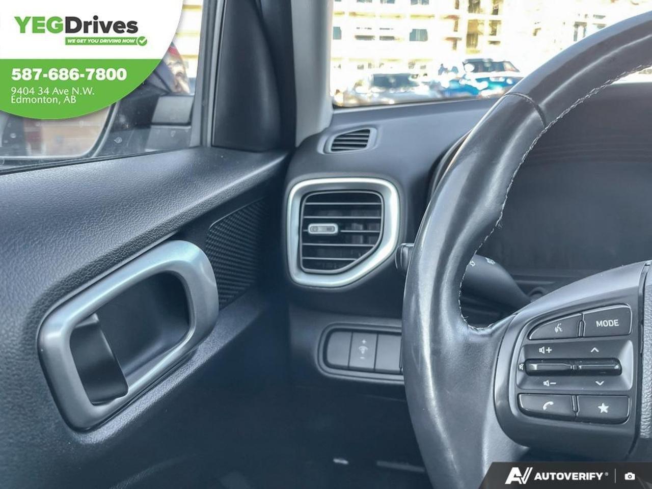 2023 Hyundai Venue Preferred-16