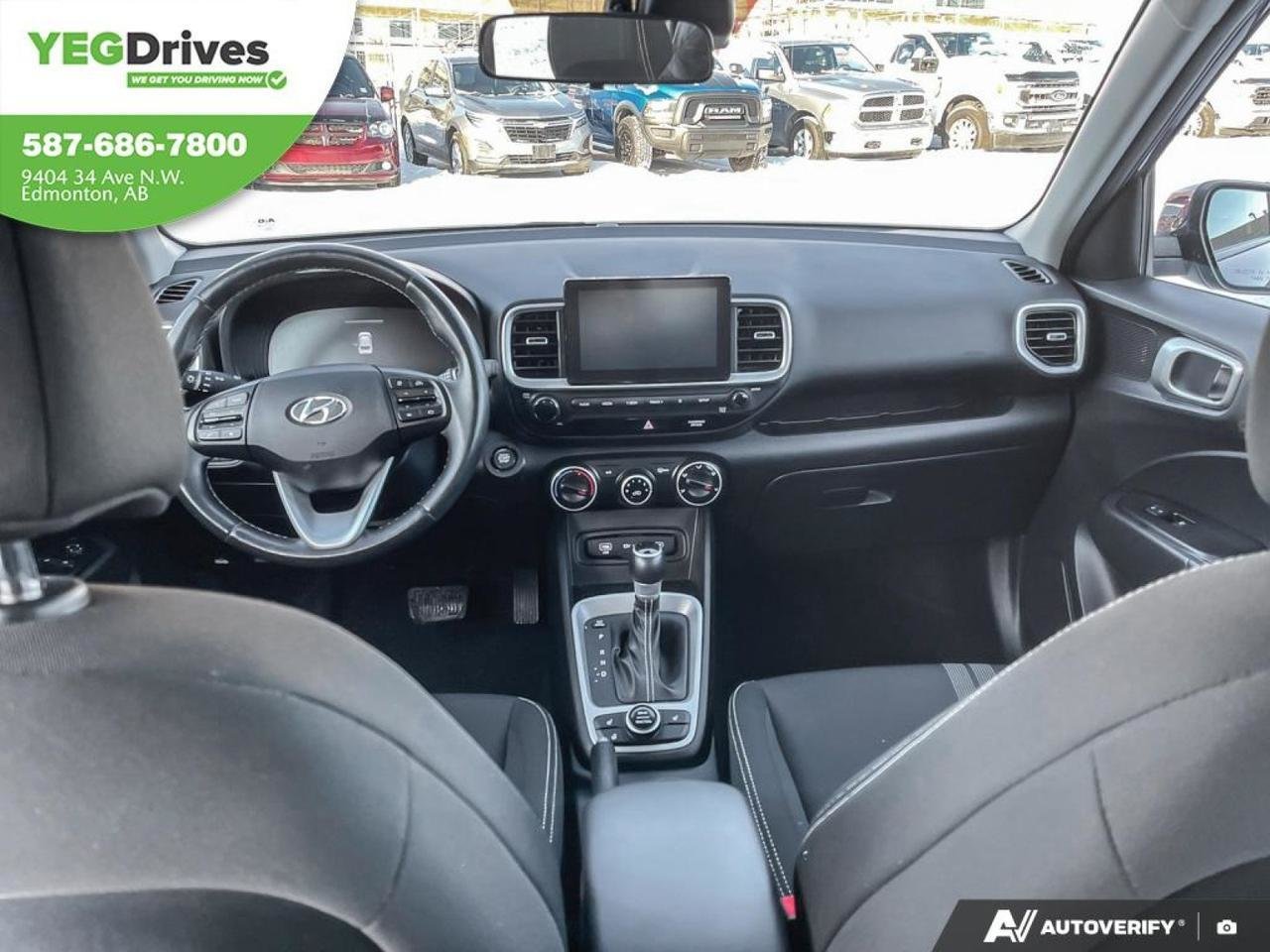 2023 Hyundai Venue Preferred-23