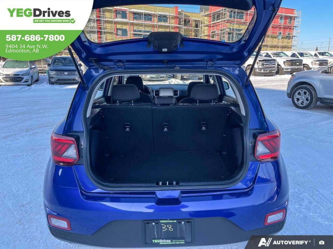 2023 Hyundai Venue Preferred-11