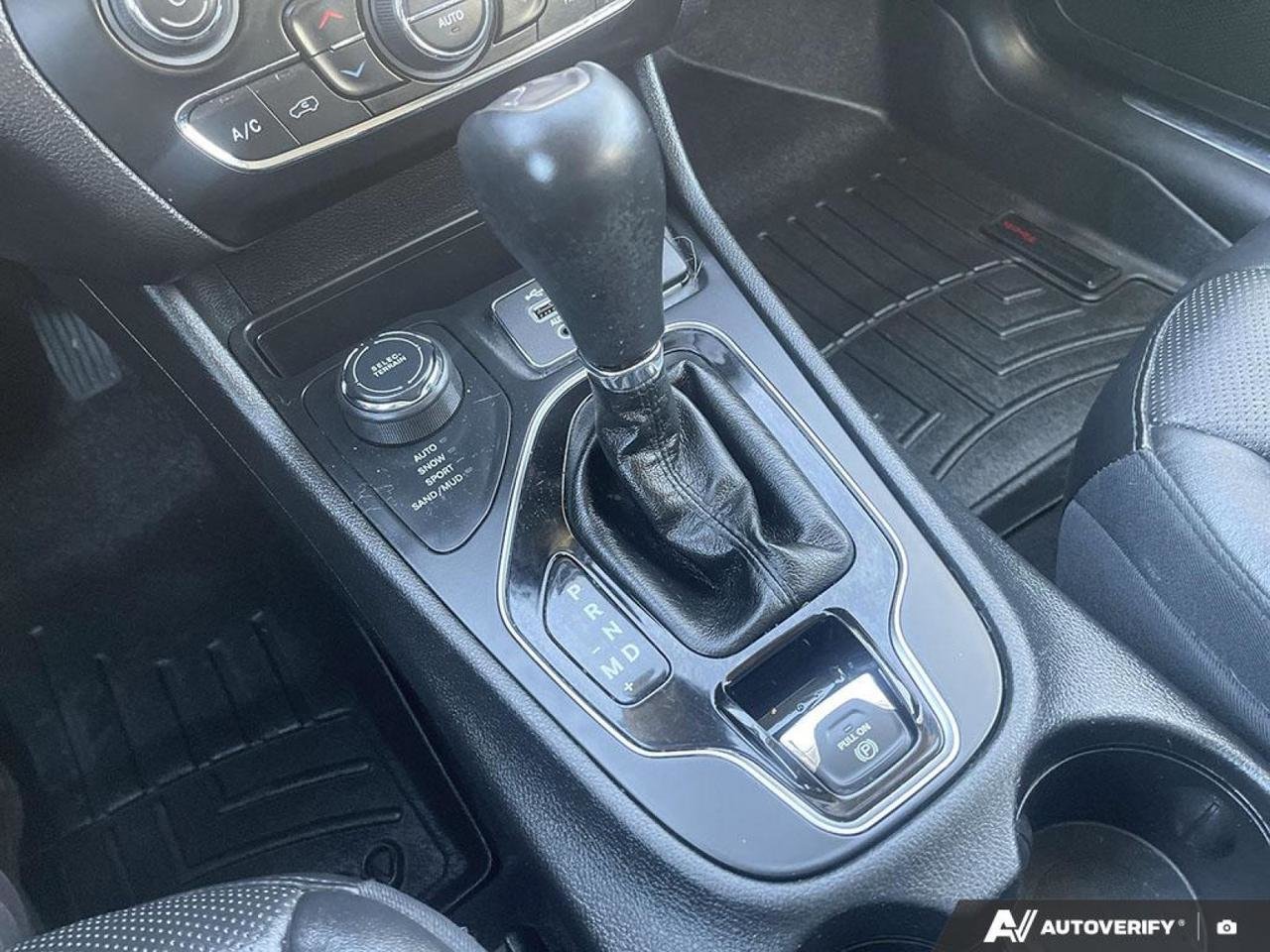 2019 Jeep Cherokee Limited-17