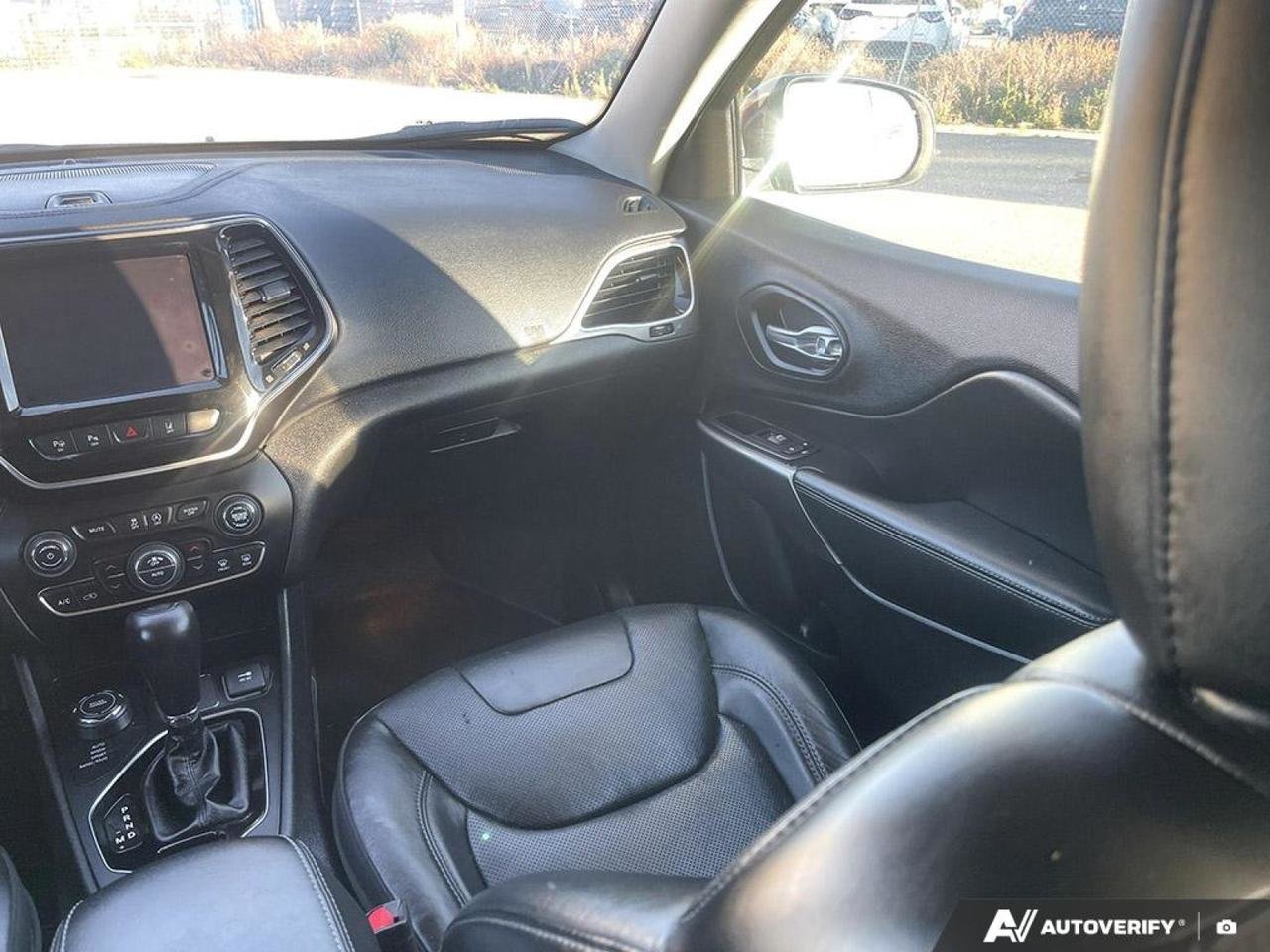2019 Jeep Cherokee Limited-24