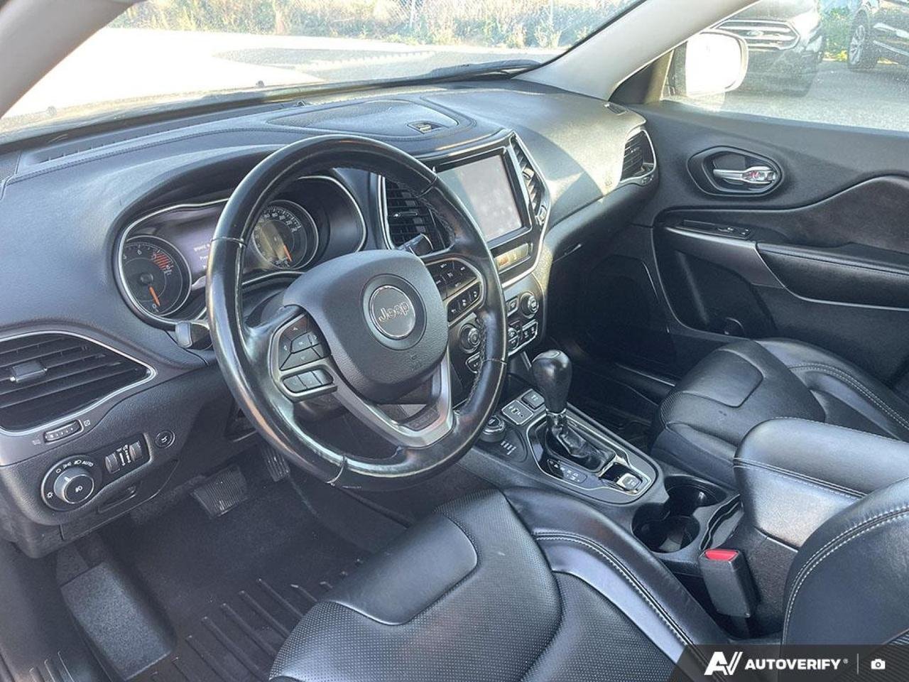 2019 Jeep Cherokee Limited-12