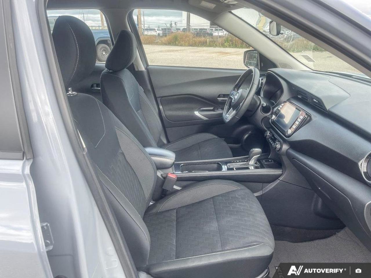 2025 Nissan Kicks Play SV-22