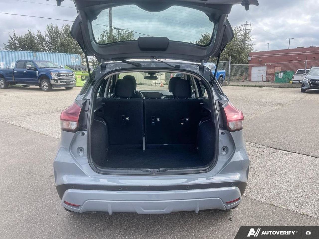 2025 Nissan Kicks Play SV-11
