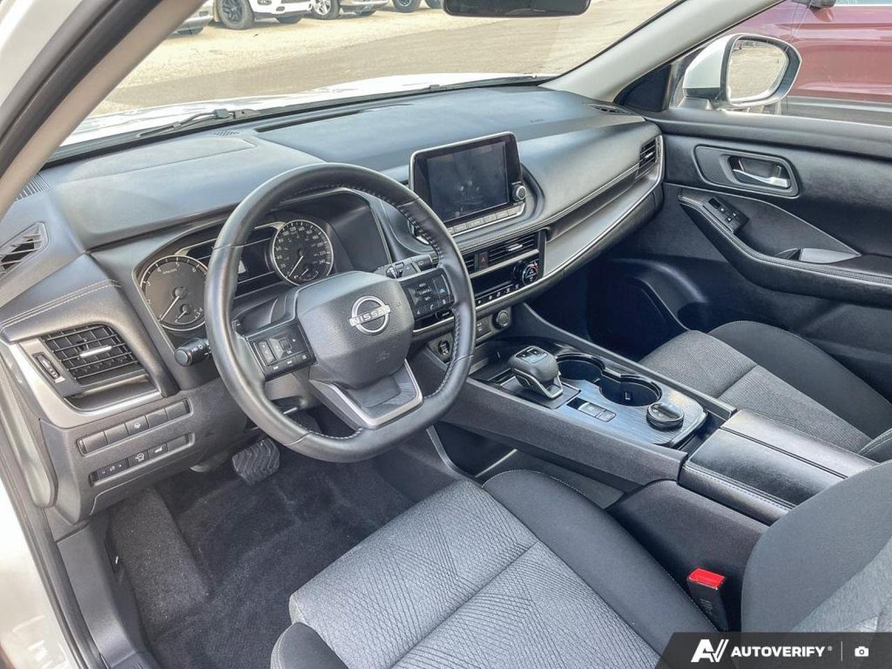 2025 Nissan Rogue SV Moonroof-12