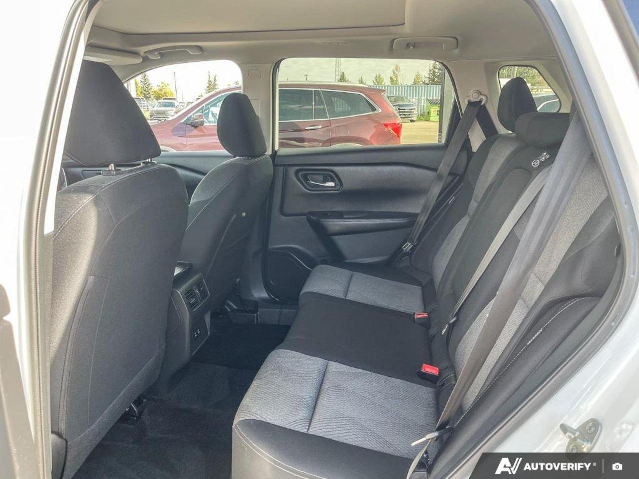 2025 Nissan Rogue SV Moonroof-22