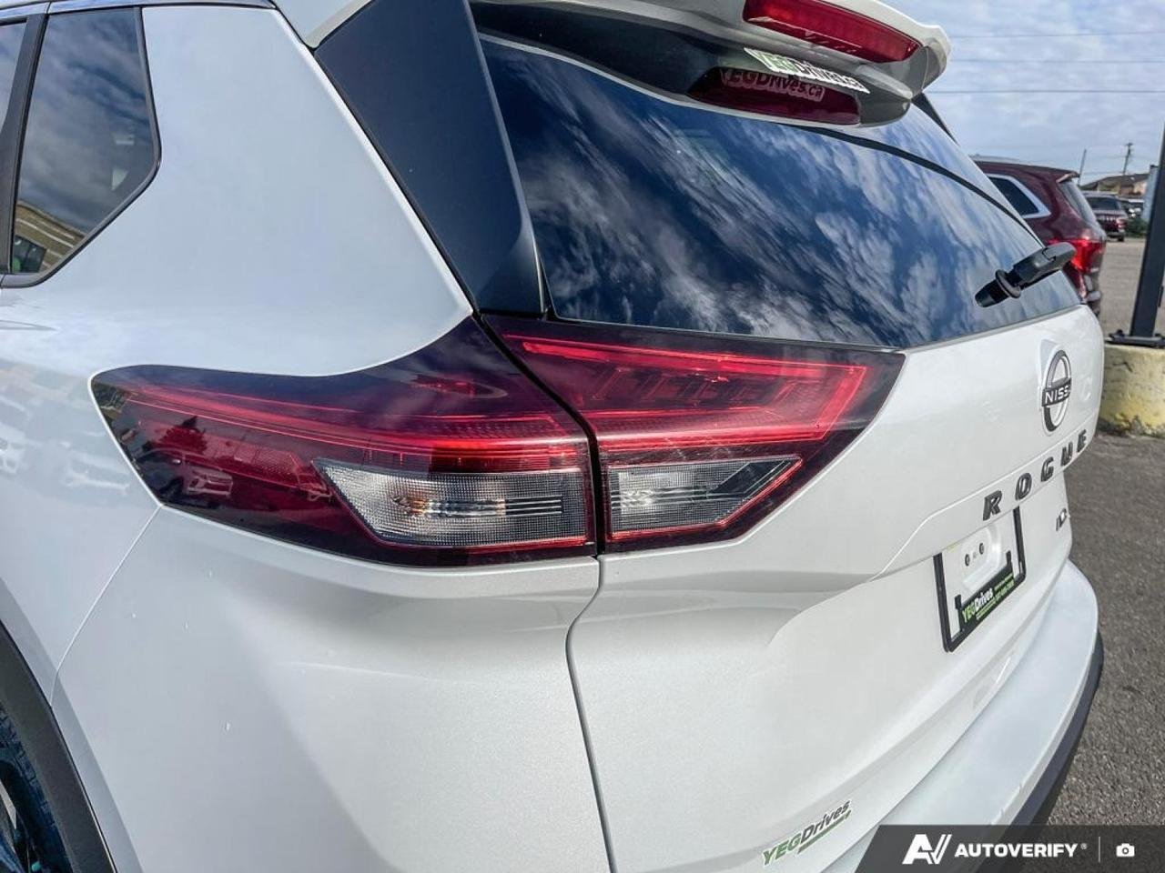2025 Nissan Rogue SV Moonroof-10