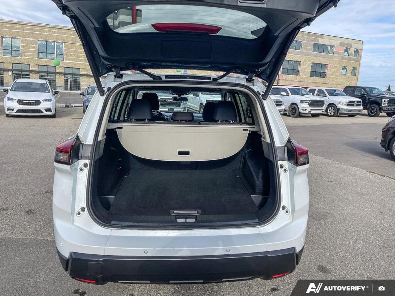 2025 Nissan Rogue SV Moonroof-11