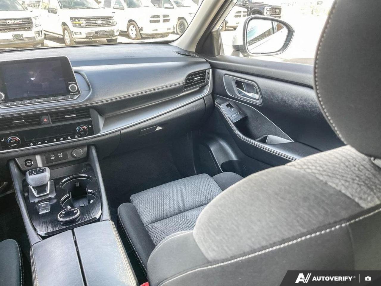 2025 Nissan Rogue SV Moonroof-24