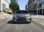 Toyota dévoile la Camry 2025 : Innovations en matière de performance hybride et de style