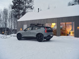 What Design Elements Differentiate the Volvo EX30 Cross Country?