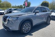 2024 Nissan Pathfinder SL AWD + LEATHER NAVIGATION