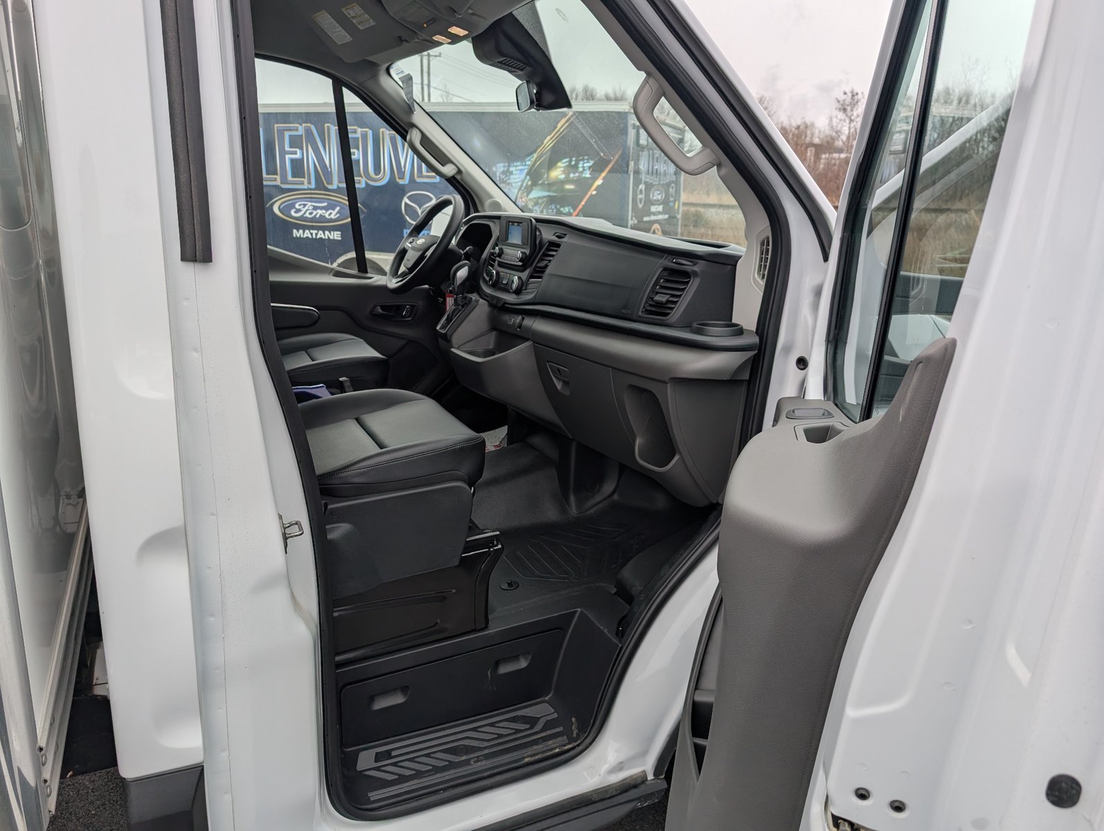 Ford Transit Chassis Cab  2025 à Matane, Québec - 12 - w1920h1200px