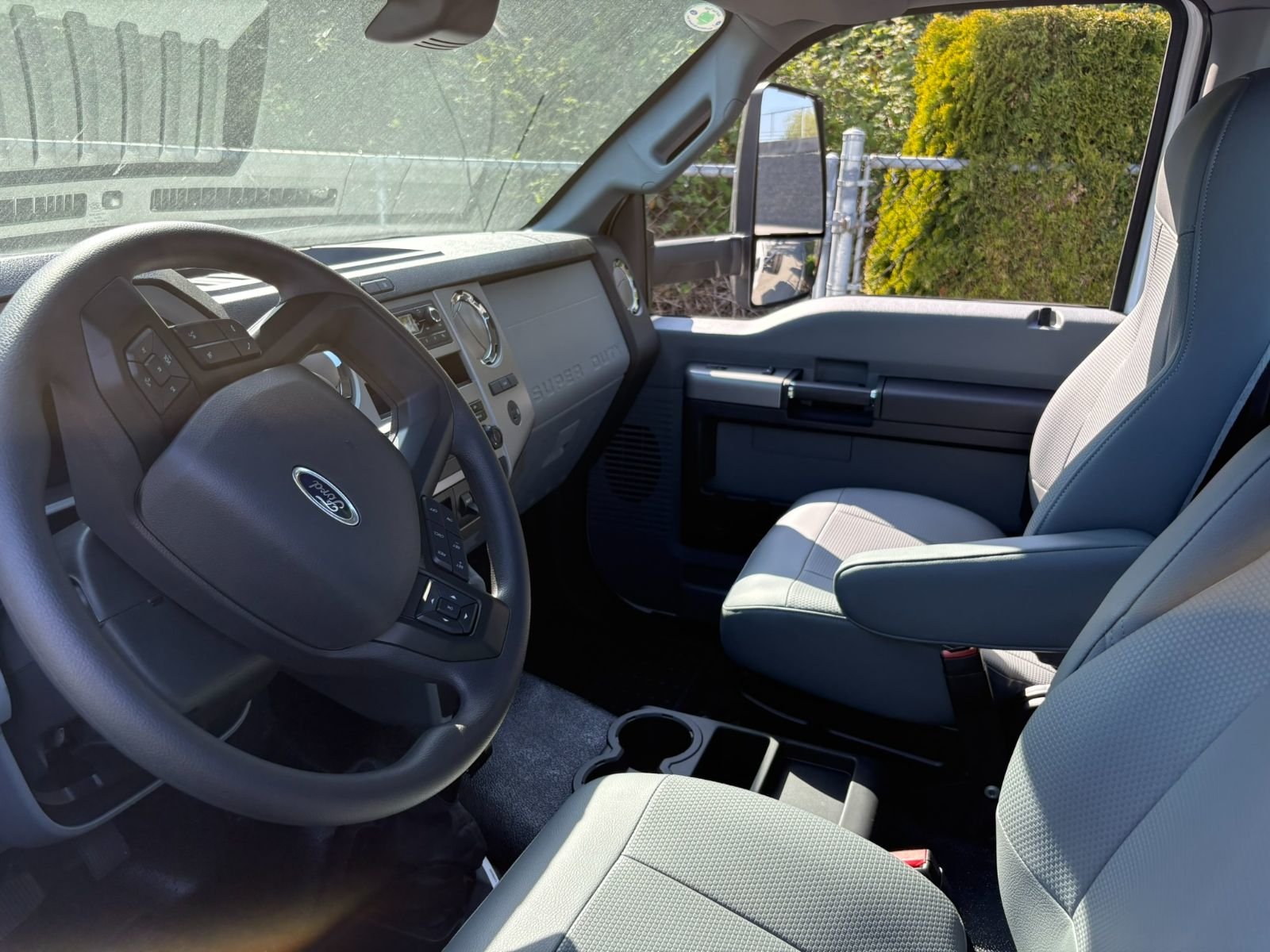 2025 Ford Super Duty F-750 Straight Frame in Surrey, British Columbia - 4 - w1920h1200px