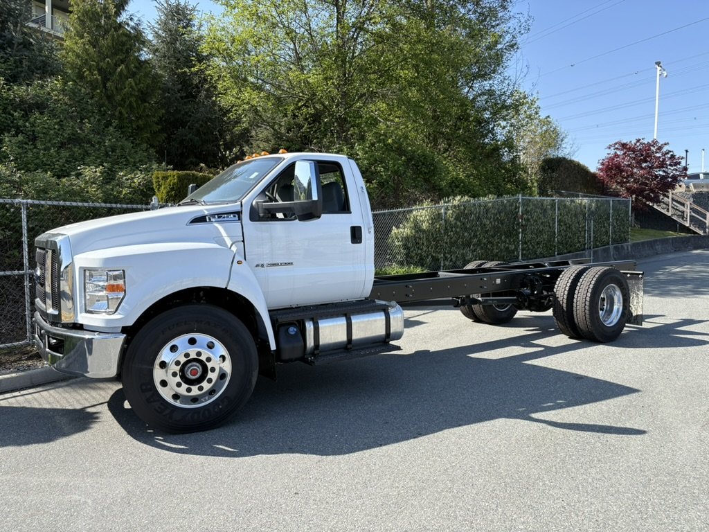 2025 Ford Super Duty F-750 Straight Frame in Surrey, British Columbia