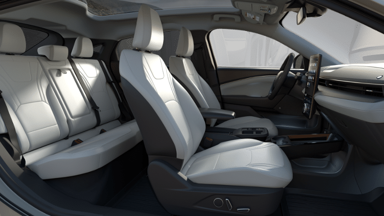 2025 Ford MUSTANG MACH-E PREMIUM in Rivière-du-Loup, Quebec - 6 - w1920h1200px