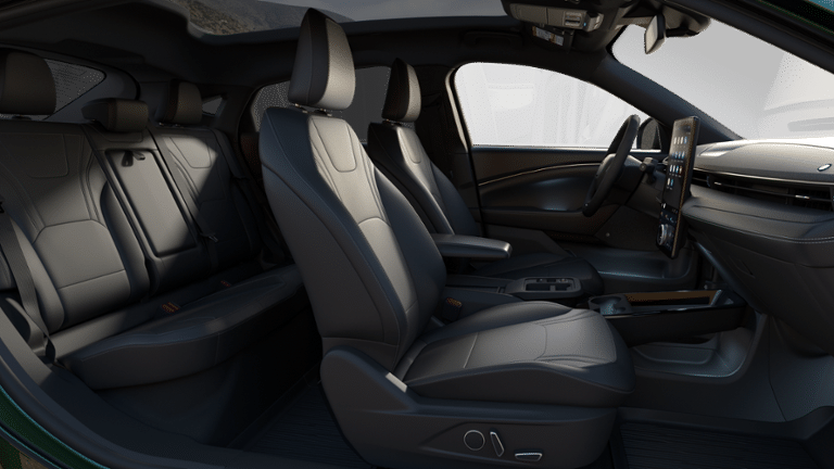 2025 Ford MUSTANG MACH-E PREMIUM in Rivière-du-Loup, Quebec - 6 - w1920h1200px