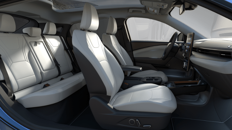 Ford MUSTANG MACH-E PREMIUM 2025 à Rivière-du-Loup, Québec - 6 - w1920h1200px