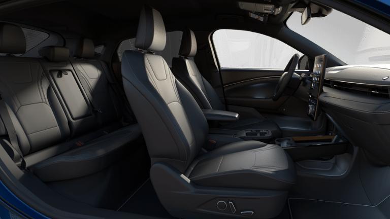 Ford MUSTANG MACH-E PREMIUM 2025 à Rivière-du-Loup, Québec - 6 - w1920h1200px