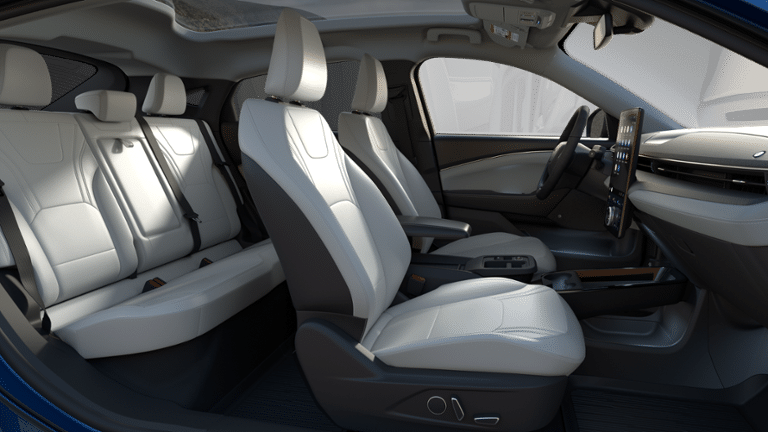 Ford Mustang Mach-E Premium 2025 à Amos, Québec - 5 - w1920h1200px